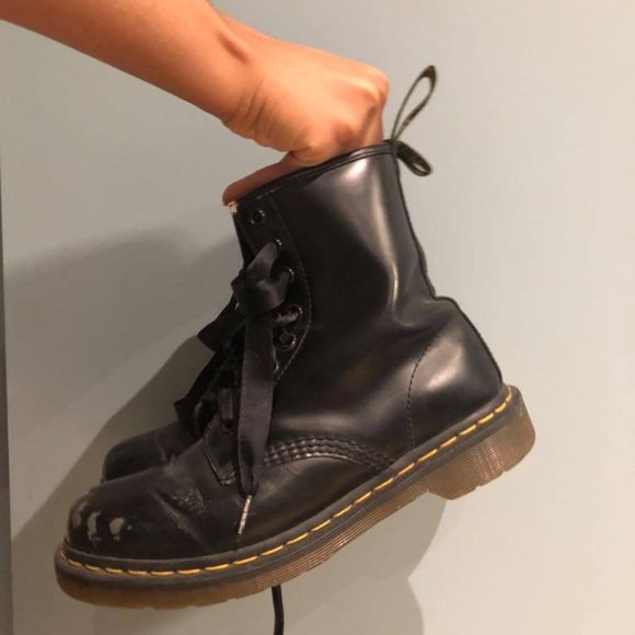 Dr. Martens Shoes - Classic Dr. Martens 1460 (US women's 8)